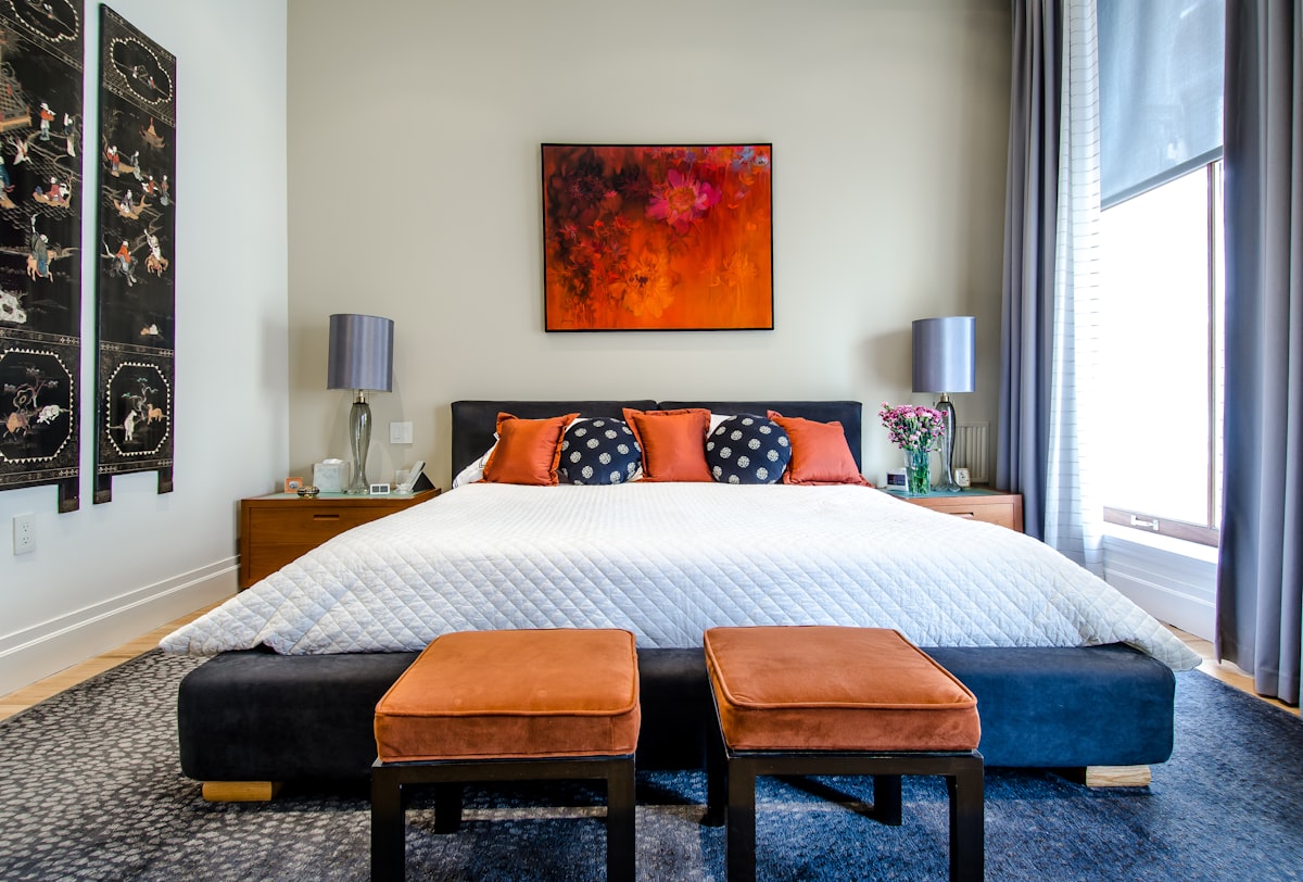 Side sleeper pillow guide